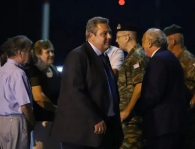 Για «νέα εποχή στις ελληνοτουρκικές σχέσεις» επειδή επέστρεψαν οι αιχμάλωτοι μιλάνε Π.Καμμένος & Γ.Κατρούγκαλος!